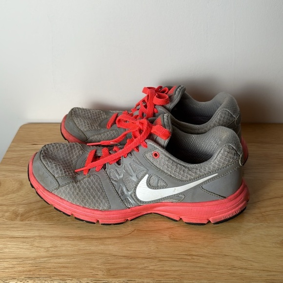 Nike Womens Relentless 2 Lace Up Running Shoes Gray Pink Size US 9 - Picture 2 of 13